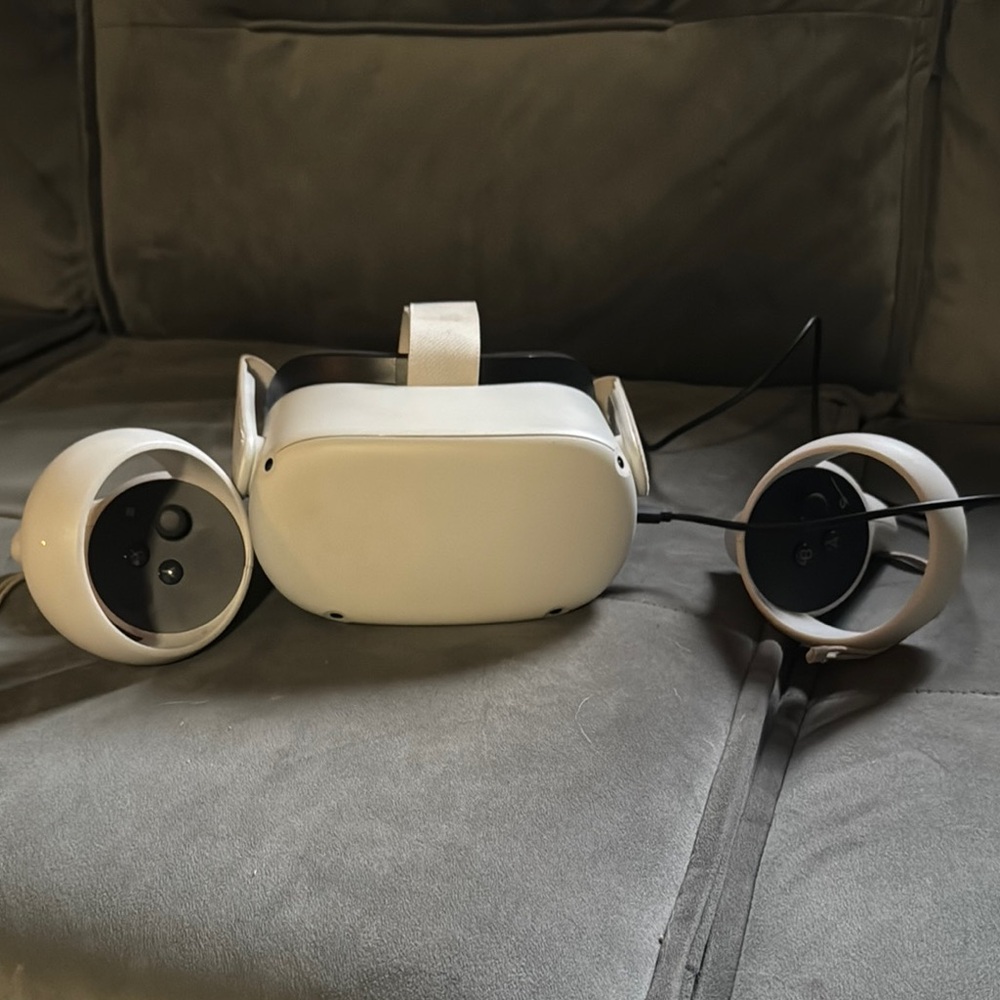 Oculus Quest 2 White Standalone VR Headset